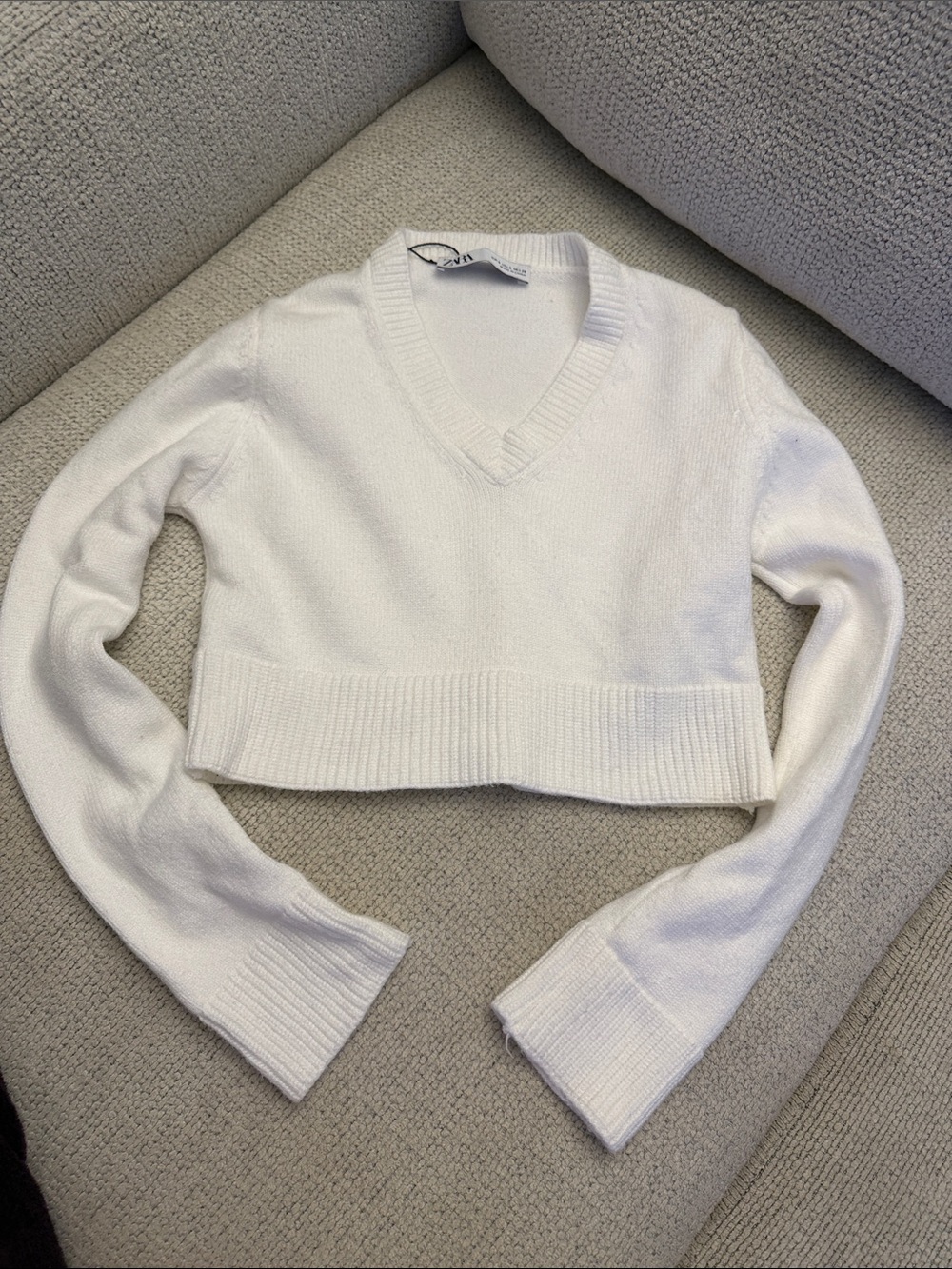 Zara White V-Neck Cropped Knit Sweater